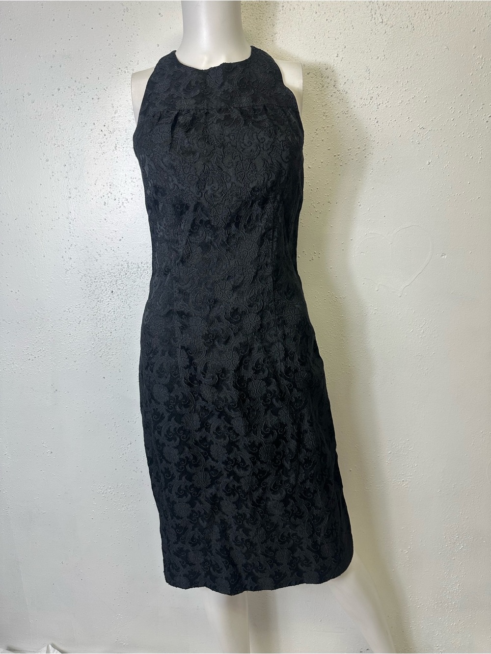 Vintage small Elegant Black Lace Sleeveless Dress – Classic & Sophisticated